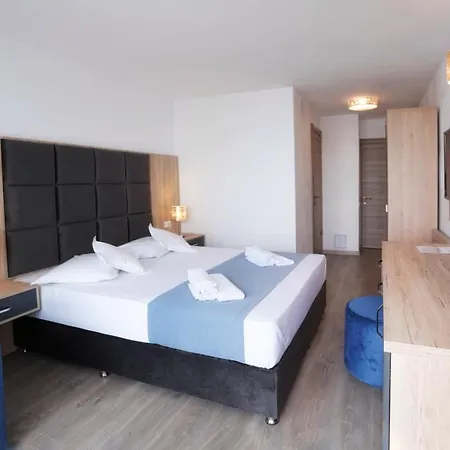 Opal Hotel 3*