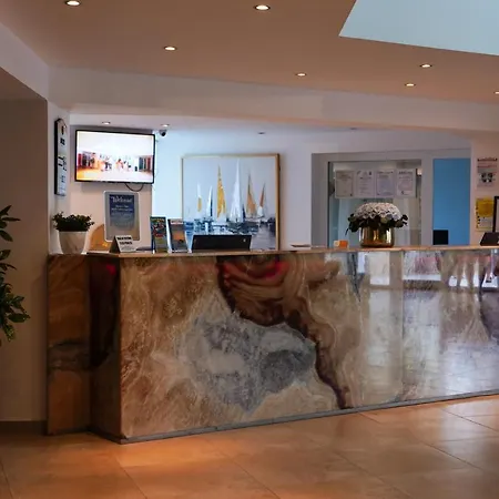 Opal Hotel 3*